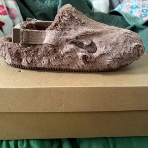 Nike Plush Brown Null slippers